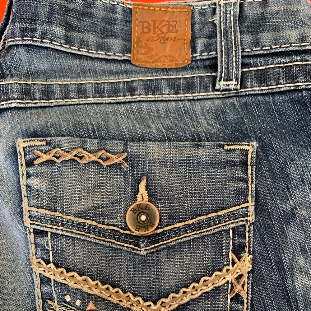 Buckle Jeans, Madison Fit. Low rise boot cut size 6